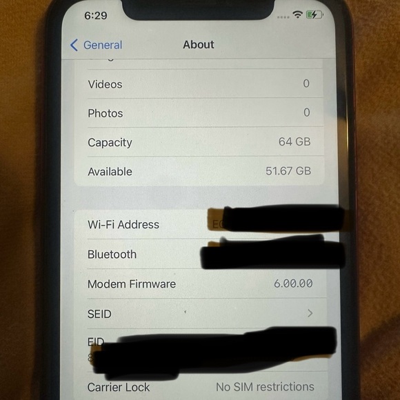 iPhone Xr 64 GB Red. Unlocked - Picture 5 of 5